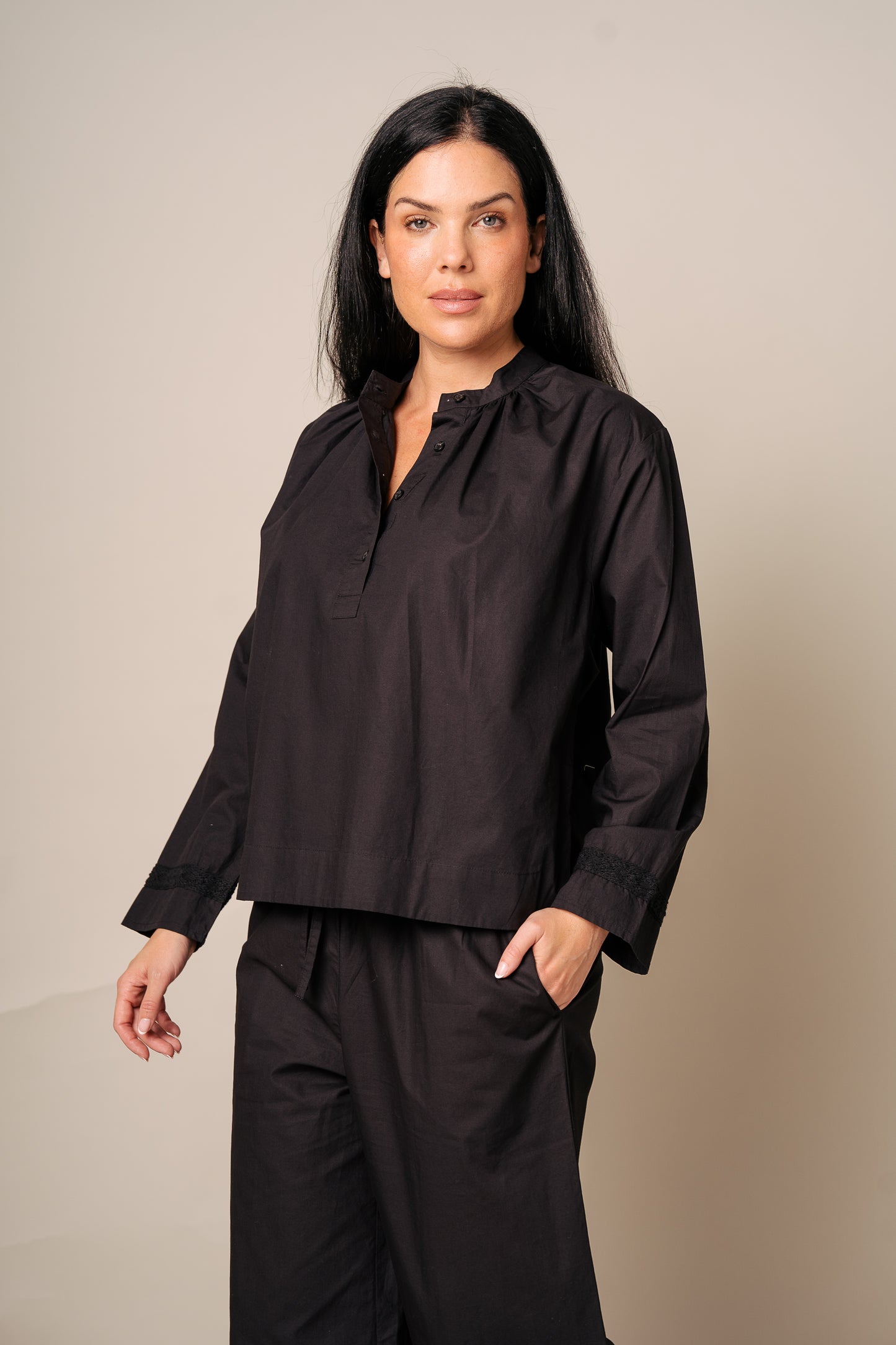 Baku Set Negro- Paquete de 4 (24€/Cada Unidad)